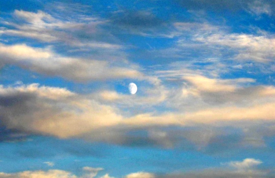 Ciel, nuages et lune